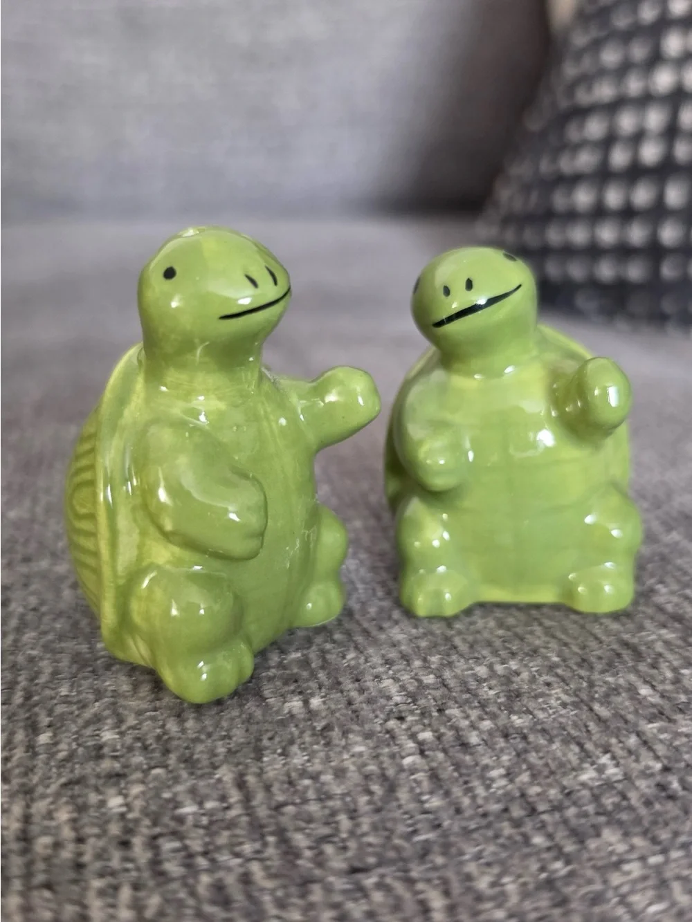 Glossy Green Ceramic Turtle mini Salt and Pepper Shaker Set Cracker Barrel